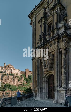 Ehemaliges Kloster San Pablo des Dominikanerordens, Parador de turismo am Huecar-Fluss der Stadt Cuenca, Castilla la Macha, Spanien, Europa. Stockfoto