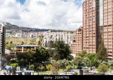 LA PAZ, BOLIVIEN - 28. APRIL 2015: Blick auf das Zentrum von La Paz, Bolivien. Stockfoto