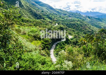 Straße in der Nähe von Coroico in den Yungas Bergen, Bolivien Stockfoto