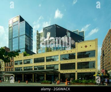 New York, NY - USA - 6. Juli 2021: Horizontale Ansicht der Apple West 14th Street. Das Hotel liegt im Meatpacking District. Stockfoto