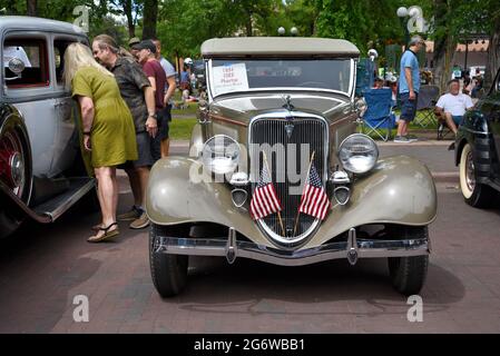 Ein 1934 Ford Phaeton V8 auf einer Oldtimer-Show am 4. Juli in Santa Fe, New Mexico. Stockfoto