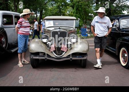 Ein 1934 Ford Phaeton V8 auf einer Oldtimer-Show am 4. Juli in Santa Fe, New Mexico. Stockfoto