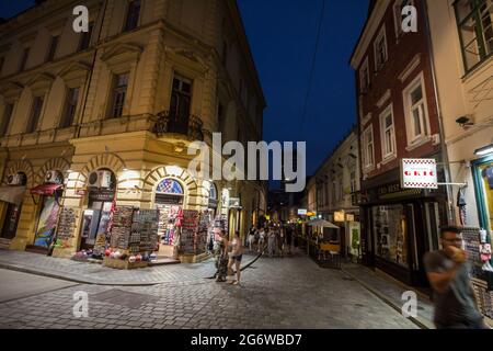 Bild der Radiceva Ulica in Zagreb, kroatien, bei Nacht, Es ist eine große Straße des Stadtzentrums von Zagreb, in gornji Grad, oder Oberstadt. Stockfoto