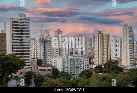 Ansicht von Wohngebäuden in der Stadt Salvador Bahia Brasilien. Stockfoto