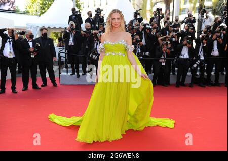 Cannes, Frankreich. Juli 2021. Chiara Ferragni nimmt an der Vorführung des Films „Stillwater“ während der 74. Jährlichen Filmfestspiele von Cannes im Palais des Festivals Teil. Quelle: Stefanie Rex/dpa-Zentralbild/dpa/Alamy Live News Stockfoto