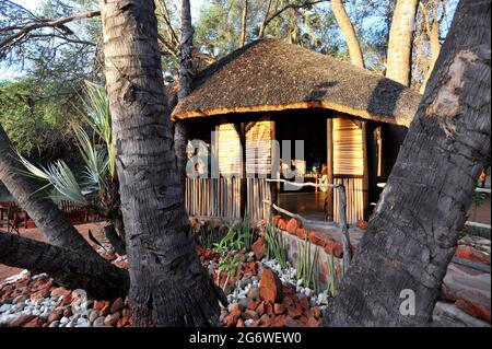 NAMIBIA. REGION KAOKOLAND. EPUPA LODGE. LOBBY. IN DER NÄHE DES KUNENE FLUSSES UND IN DER NÄHE DER EPUPA WASSERFÄLLE, KANN DIESE LODGE AUS ZWANZIG SAFARI LUXUS-ZELTEN, ORGEL Stockfoto