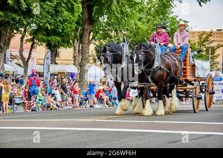 Prescott, Arizona, USA - 3. Juli 2021: Pferdewagen in der Parade am 4. Juli Stockfoto