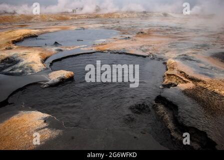 Schlammtopf in der Nähe von Námafjall Stockfoto