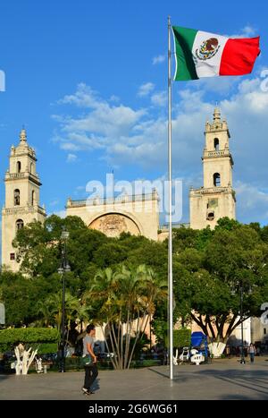 MEXIKO. BUNDESSTAAT YUCATAN. MERIDA. DIE 1556 ERBAUTE KATHEDRALE VON SAN ILDEFONSO IST DIE ÄLTESTE DES AMERIKANISCHEN KONTINENTS. Stockfoto