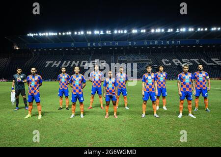 Buriram, Thailand. Juli 2021. Die Spieler von Port FC posieren für ein Foto vor dem AFC Champions League 2021-Spiel der Gruppe J zwischen Port FC und Kitchee SC im Buriram Stadium. (Endergebnis; Port FC 1:1Kitchee SC) (Foto: Amphol Thongmueangluang/SOPA I/Sipa USA) Quelle: SIPA USA/Alamy Live News Stockfoto