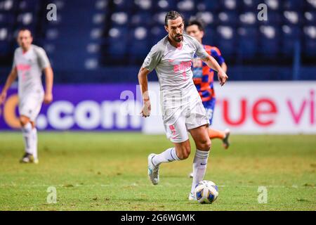 Buriram, Thailand. Juli 2021. Dejan Damjanovic vom Kitchee SC wurde während des AFC Champions League 2021 Group J-Spiels zwischen dem FC Port und dem Kitchee SC im Buriram Stadium in Aktion gesehen. (Endergebnis; Port FC 1:1Kitchee SC) (Foto: Amphol Thongmueangluang/SOPA I/Sipa USA) Quelle: SIPA USA/Alamy Live News Stockfoto