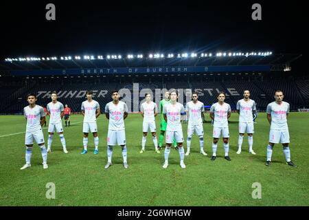 Buriram, Thailand. Juli 2021. Die Spieler des Kitchee SC posieren für ein Foto vor dem AFC Champions League 2021-Spiel der Gruppe J zwischen dem FC Port und dem Kitchee SC im Buriram Stadium. (Endergebnis; Port FC 1:1Kitchee SC) Credit: SOPA Images Limited/Alamy Live News Stockfoto