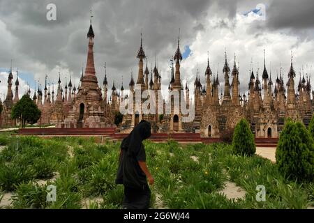 Eine ethnische Pa-O-Frau im Kakku Temple Complex, Shan State, Myanmar Stockfoto