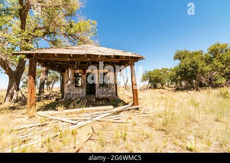 Alte veraltete Tankstelle in der Geisterstadt Glenrio Texas an der Route 66. Stockfoto