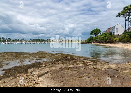 Port Navalo in der Bretagne, schönes Dorf am Eingang des Golfs von Morbihan Stockfoto