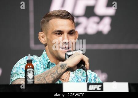 Dustin Poirier interagiert mit den Medien während der Pressekonferenz der UFC 264 in der T-Mobile Arena am 08. Juli 2021 in Las Vegas, NV, USA. Foto von Louis Grasse/PxImages/ABACAPRESS.COM Stockfoto