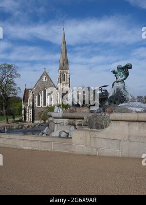 Amalienborg Königspaläste und Innenhöfe mit Statuen, Brunnen und beeindruckenden historischen Gebäuden Stockfoto