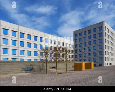 Das Hauptquartier von Maersk in Kopenhagen, Dänemark, innerer Hafen zwischen Amaliehaven und dem Gefian-Brunnen, der sich in den Fenstern spiegelt Stockfoto