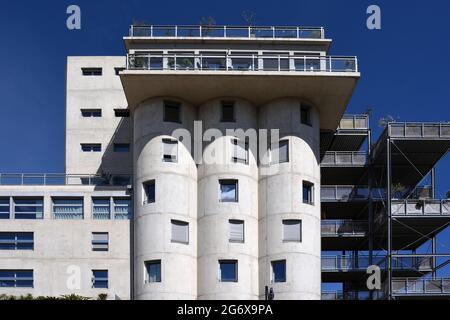 Umbau von Silo oder Gebäudeumbau von Industriesilo aus Beton in gehobene Apartments Aix-en-Provence Frankreich Stockfoto