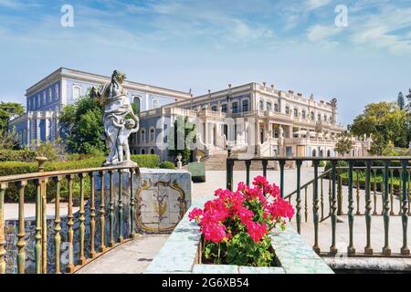 Queluz-Palast, Gemeinde Sintra, Portugal. Der Jardim Baixo oder der untere Garten. Der Bau des Palastes begann 1747 unter der Aufsicht von Stockfoto