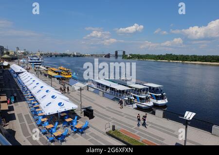 Der Dnepr-Fluss, einer der längsten Flüsse Europas, der etwa 2.290 km von den russischen Valdai-Bergen bis zum Schwarzen Meer fließt, ist für die ukrainische Wirtschaft von Bedeutung Stockfoto