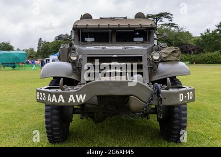 M3 Half-Track-Panzerbewehrungsträger auf statischer Anzeige auf der Shuttleworth Military Airshow am 4. Juli 2021 Stockfoto