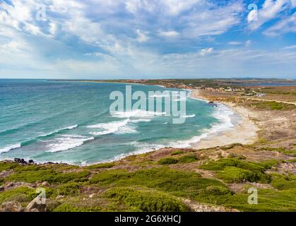 Cabras (Italien) - die touristische Küstenstadt in Sardinien Region und Insel, mit Strand, Sinis Halbinsel und Tharros archäologischen Stätte. Stockfoto