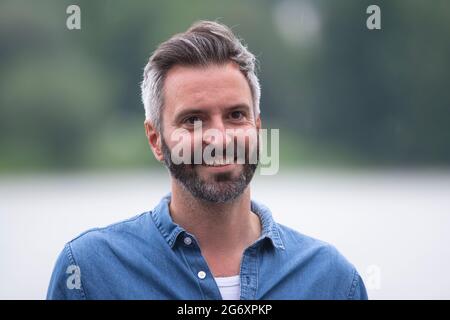 Bonn, Deutschland. Juli 2021. Fabian WINKELMANN, Produzent, Odeon Fiction, Portrait, Portrait, Porträt, ausgeschnittenes Einzelbild, Einzelmotiv, Dreharbeiten für die sechsteilige ARD-Dramaturgie BONN, Pressetermin am Set in Bonn, 8. Juli 2021. Kredit: dpa/Alamy Live Nachrichten Stockfoto