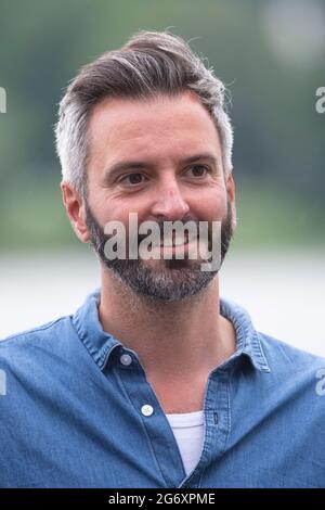 Bonn, Deutschland. Juli 2021. Fabian WINKELMANN, Produzent, Odeon Fiction, Portrait, Portrait, Porträt, ausgeschnittenes Einzelbild, Einzelmotiv, Dreharbeiten für die sechsteilige ARD-Dramaturgie BONN, Pressetermin am Set in Bonn, 8. Juli 2021. Kredit: dpa/Alamy Live Nachrichten Stockfoto