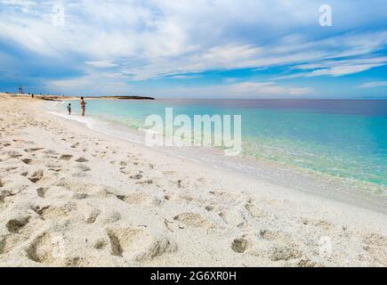 Cabras (Italien) - die touristische Küstenstadt in Sardinien Region und Insel, mit Strand, Sinis Halbinsel und Tharros archäologischen Stätte. Stockfoto