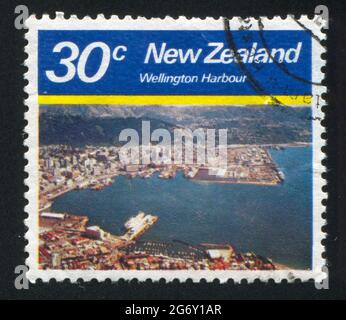 NEUSEELAND - UM 1980: Stempel gedruckt von Neuseeland, zeigt Wellington Harbour, um 1980 Stockfoto