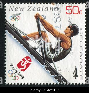 NEUSEELAND - UM 2008: Briefmarke gedruckt von Neuseeland, zeigt Rower bei den Olympischen Sommerspielen in Peking, um 2008 Stockfoto