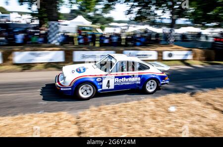 Sussex, Großbritannien. Juli 2021. Goodwood House, West Sussex, Großbritannien. Juli 2021. 1984 Porsche 911 SC/RS am 9. Juli 2021 von Cowdray, Michael Maton, Nick 2021 Goodwood Festival of Speed im Goodwood House, West Sussex. Foto von Phil Hutchinson. Nur zur redaktionellen Verwendung, Lizenz für kommerzielle Nutzung erforderlich. Keine Verwendung bei Wetten, Spielen oder Veröffentlichungen einzelner Clubs/Vereine/Spieler. Kredit: UK Sports Pics Ltd/Alamy Live Nachrichten Stockfoto