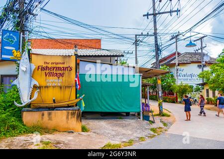 Surat Thani Thailand 25. Mai 2018 Eingang und Straße zum Fischerdorf Bo Phut Koh Samui Insel Thailand. Stockfoto