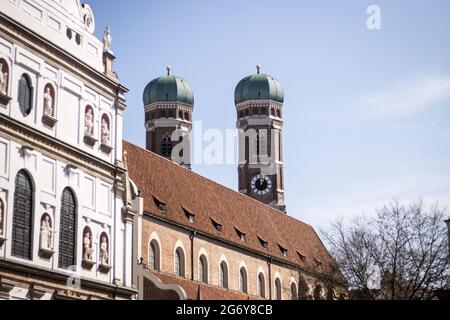 Die beiden Türme der Frauenkirche in München Stockfoto