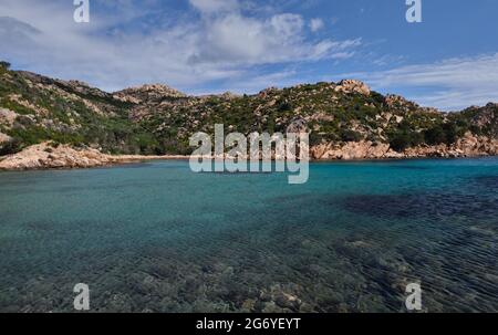 Strand Cala Brigantina, kleine Bucht auf der Insel Caprera, La Maddalena, Sardinien Stockfoto