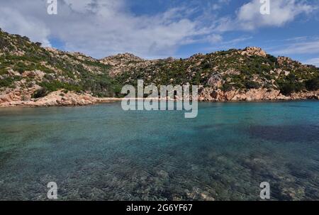 Strand Cala Brigantina, kleine Bucht auf der Insel Caprera, La Maddalena, Sardinien Stockfoto