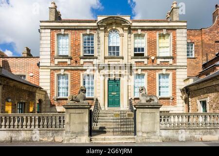 The Lions, oder Lions House, Bridgwater, Somerset, ein frühgeorgianisches Haus von 1720-30 von Benjamin Holloway im Barockstil. Stockfoto