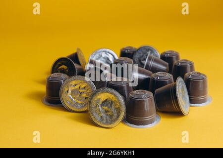 Nahaufnahme von Kaffeekapseln für den Einsatz in der Kaffeemaschine Stockfoto