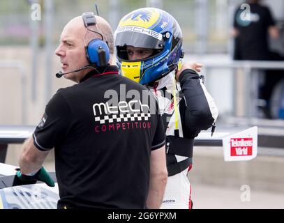 Prinz Carl Philip fährt am 9. Juli 2021 den Porsche Carrera Cup Scandinavia in Falkenberg, Schweden. Foto von Johan Valkonen/Stella Picturs/ABACAPRESS.COM Stockfoto