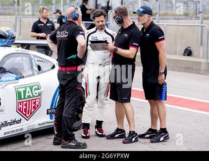 Prinz Carl Philip fährt am 9. Juli 2021 den Porsche Carrera Cup Scandinavia in Falkenberg, Schweden. Foto von Johan Valkonen/Stella Picturs/ABACAPRESS.COM Stockfoto