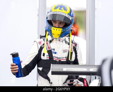 Prinz Carl Philip fährt am 9. Juli 2021 den Porsche Carrera Cup Scandinavia in Falkenberg, Schweden. Foto von Johan Valkonen/Stella Picturs/ABACAPRESS.COM Stockfoto