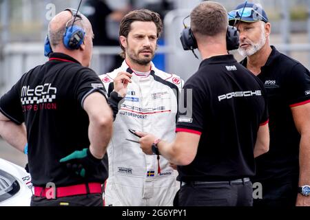 Prinz Carl Philip fährt am 9. Juli 2021 den Porsche Carrera Cup Scandinavia in Falkenberg, Schweden. Foto von Johan Valkonen/Stella Picturs/ABACAPRESS.COM Stockfoto
