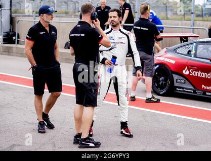 Prinz Carl Philip fährt am 9. Juli 2021 den Porsche Carrera Cup Scandinavia in Falkenberg, Schweden. Foto von Johan Valkonen/Stella Picturs/ABACAPRESS.COM Stockfoto