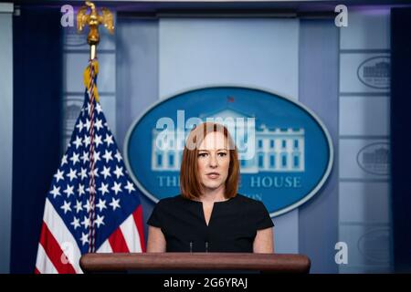 Washington, Vereinigte Staaten Von Amerika. Juli 2021. Jen Psaki, die Pressesprecherin des Weißen Hauses, spricht mit Reportern während der täglichen Pressekonferenz im Weißen Haus am Freitag, den 9. Juli 2021 in Washington, DC.Quelle: Alex Edelman/Pool/Sipa USA Quelle: SIPA USA/Alamy Live News Stockfoto