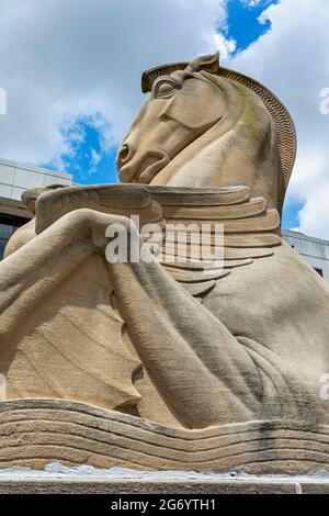 Das war Memorial, 101 North Gay Street, ehrt alle Kriegsveteranen in Maryland. Es wurde von Lawrence Hall Fowler entworfen; Seepferde von Edmond R. Amateis. Stockfoto