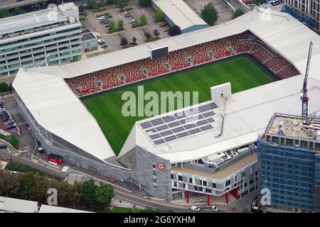 Eine Luftaufnahme des Brentford Community Stadions im Westen Londons. Bilddatum: Freitag, 9. Juli 2021. Stockfoto