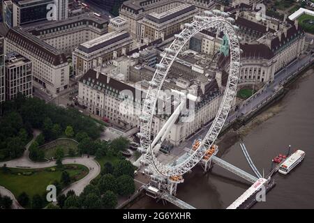 Eine Luftaufnahme des London Eye in Westminster, London. Bilddatum: Freitag, 9. Juli 2021. Stockfoto