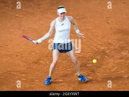 Hamburg, Deutschland. Juli 2021. Tennis: WTA Tour, Einzel, Damen, Viertelfinale: Niemeier (Deutschland) - Zidansek (Slowakei). Tamara Zidansek spielt den Ball. Quelle: Daniel Bockwoldt/dpa/Alamy Live News Stockfoto