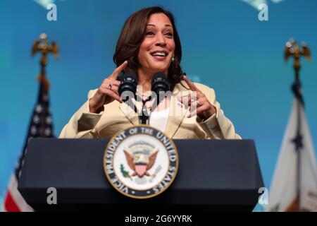 Oxon Hill, USA. Juli 2021. Vizepräsidentin Kamala Harris hält am 9. Juli 2021 in Oxon Hill, MD, eine Rede vor der National Association of Counties im National Harbour. (Foto von Oliver Contreras/SIPA USA) Quelle: SIPA USA/Alamy Live News Stockfoto